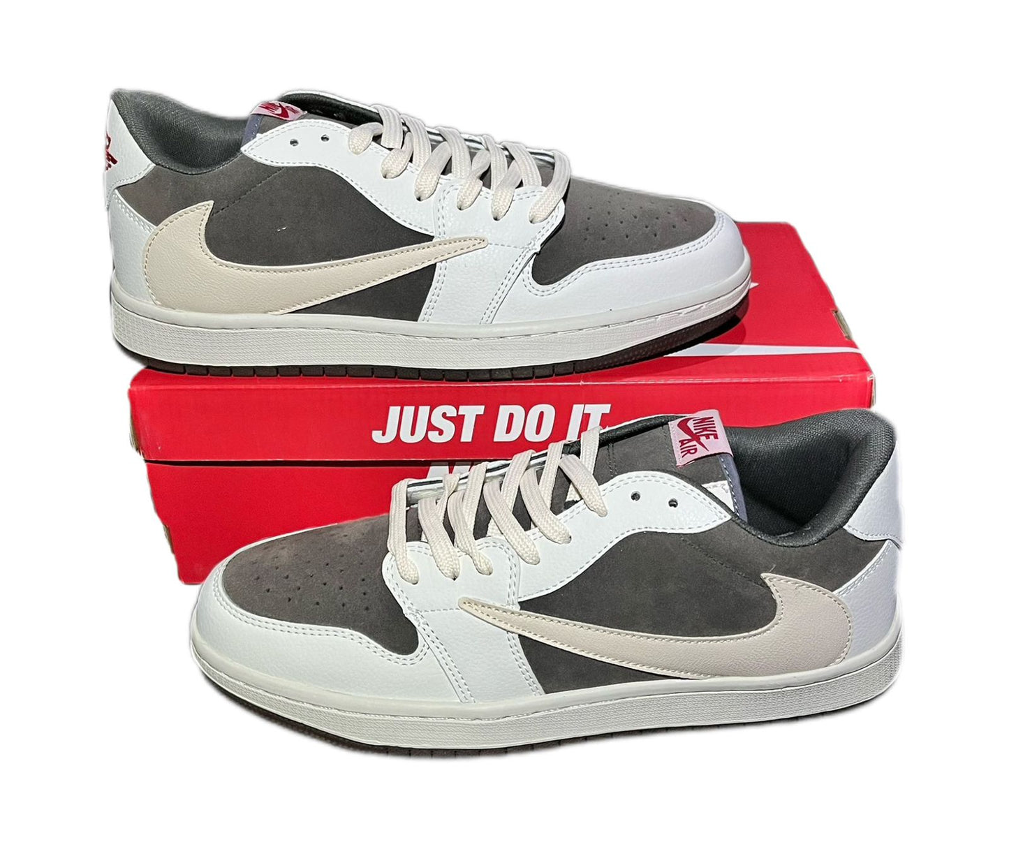 Tenis Travis Low Reverse Moca