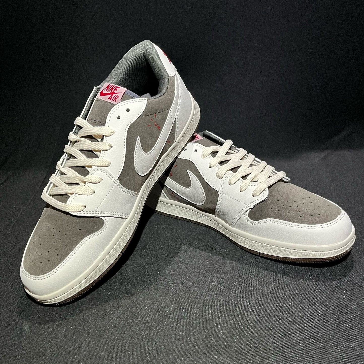 Tenis Travis Low Reverse Moca