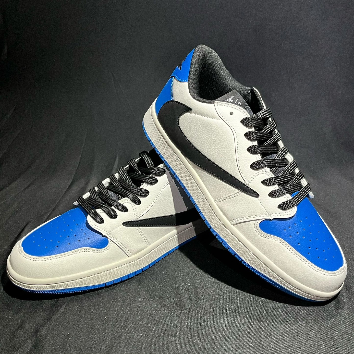 Tenis Travis Low Reverse Fragment